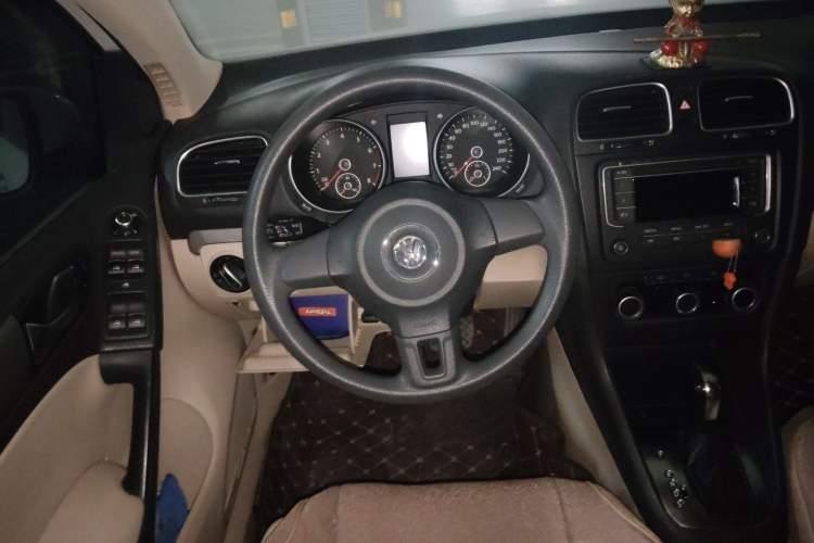 Used Volkswagen Golf 2012 1.6L Automatic Fashion Model Steering Wheel