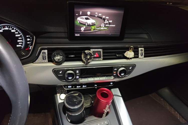 Used Audi A5 2019 Sportback 40 TFSI Fashion Model Audio And AC Panel