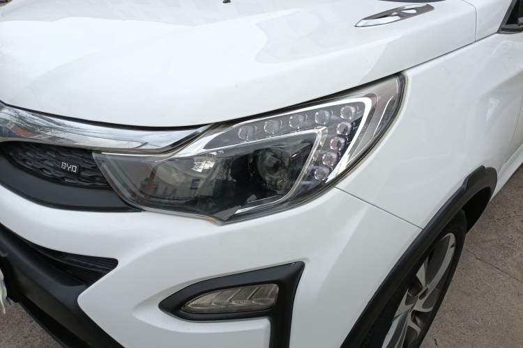 Used BYD Yuan 2017 1.5L Automatic Cool & Connected Model Left Front Headlight