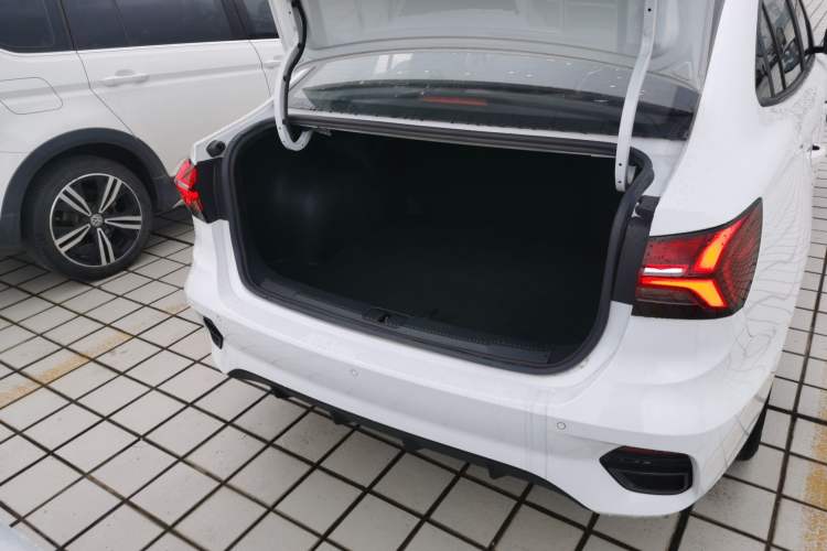 Used Roewe i5 2021 1.5L CVT Platinum Edition
