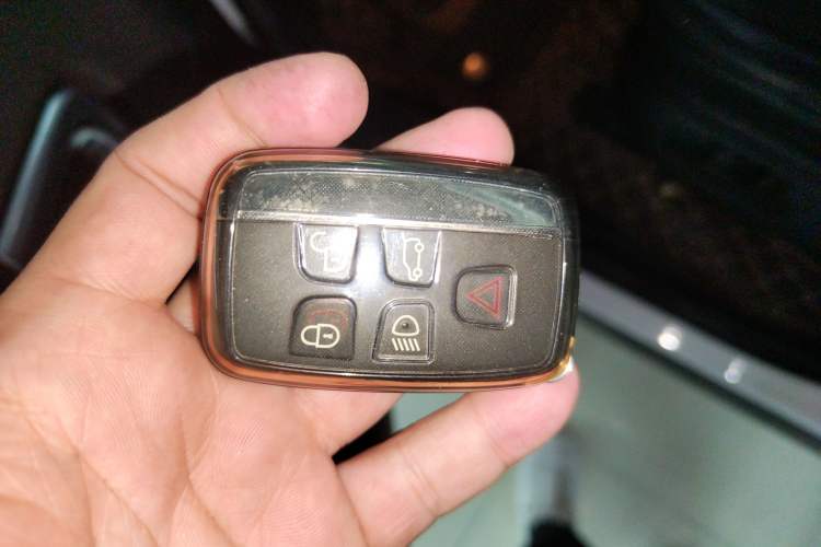 Used Land Rover Discovery Sport 2019 240 PS SE Version China VI Standard Vehicle Key