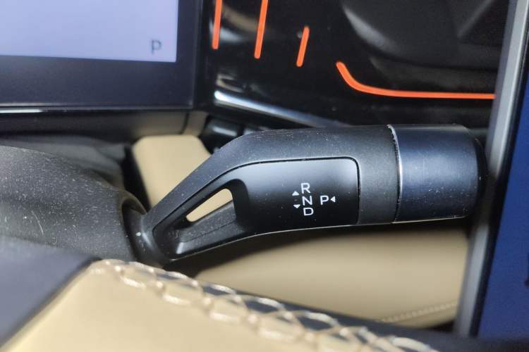 Used Geely Galaxy L6 2023 125km Starship Gear Lever