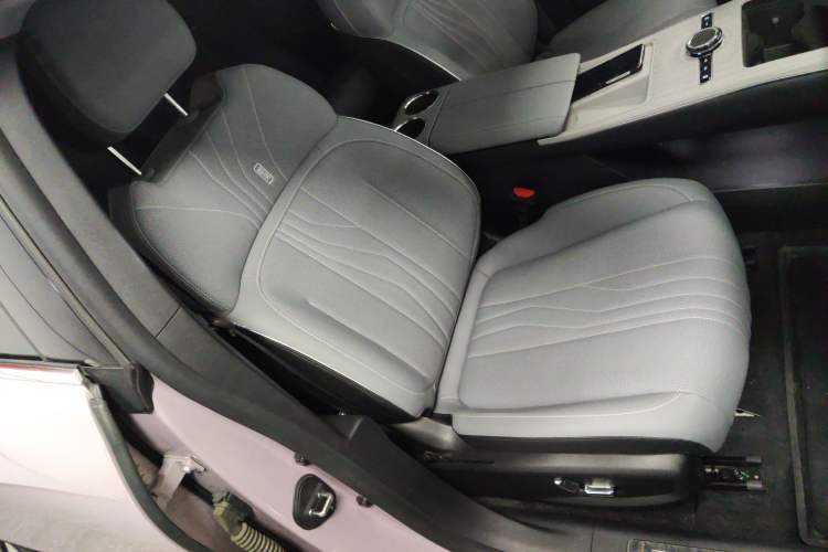 Used Geely Galaxy E8 2024 665 km Range Rear-Drive Starship Long-Range Version
