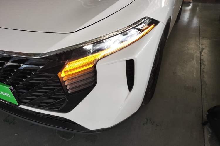 Used Venucia V 2021 260T Idol Edition