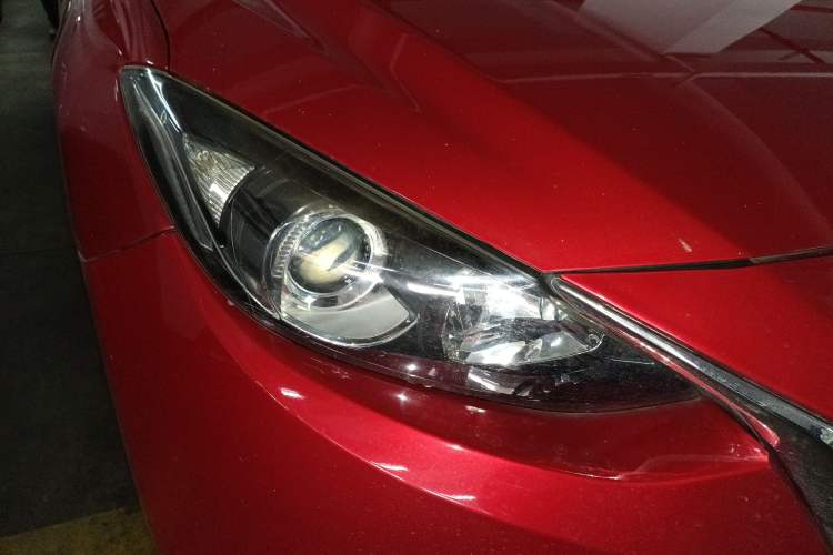 Used Mazda 3 Axela 2016 Sedan 1.5L Automatic Comfort Model
