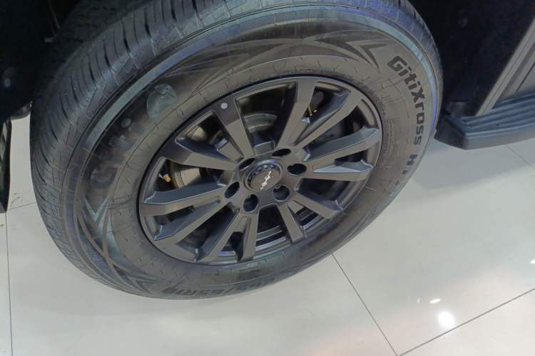 Used Formula Leopard 5 2023 Navigator Edition
