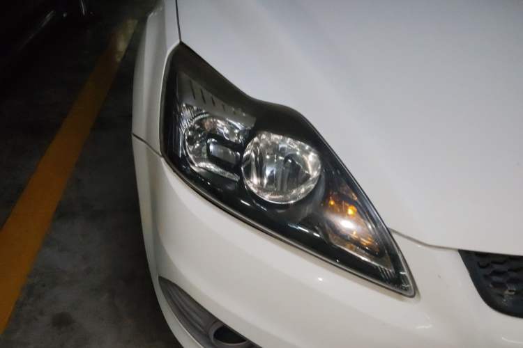 Used Ford Focus 2013 Hatchback Classic 1.8L Automatic Base Model Right Front Headlight