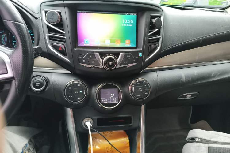 Used BYD Song New Energy 2017 Song DM 1.5TID All-Wheel Drive Luxury Model Audio And AC Panel