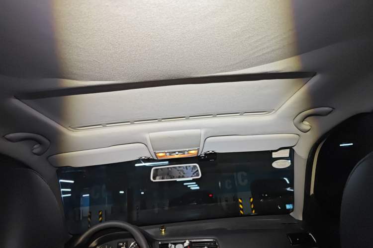 Used Volkswagen Gran Lavida 2013 1.6L Automatic Comfort Model Headliner