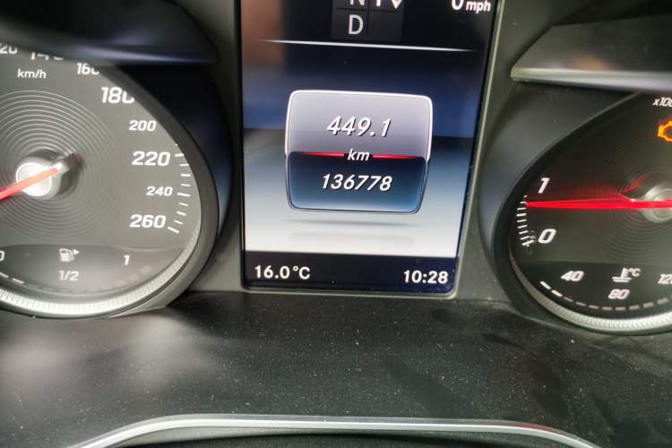 Used Mercedes-Benz C-Class 2016 C 180 L Sport Edition Odometer Close Up