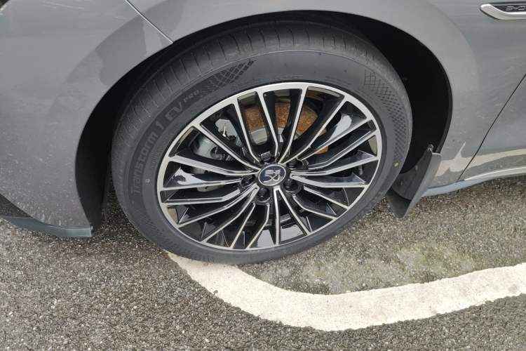 Used BYD Han 2021 EV Standard Range Luxury Model Left Front Wheel Hub