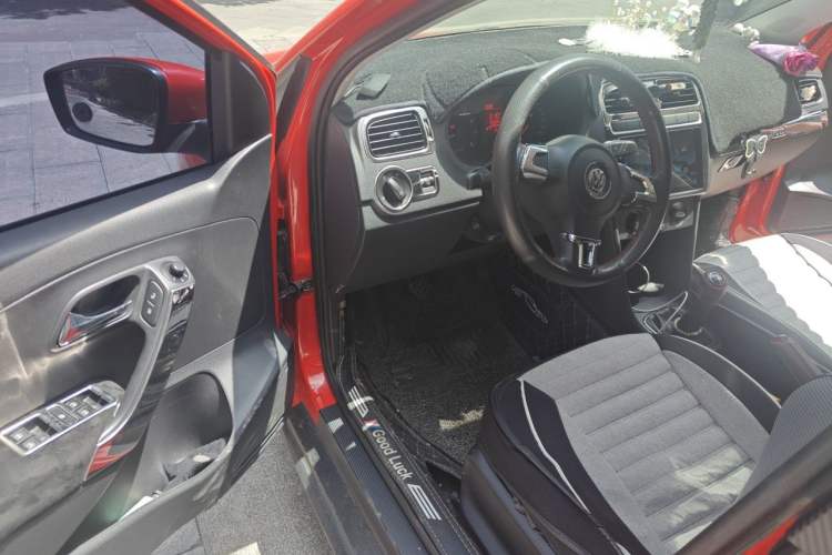 Used Volkswagen Polo 2013 1.4L Manual Fashion Edition

