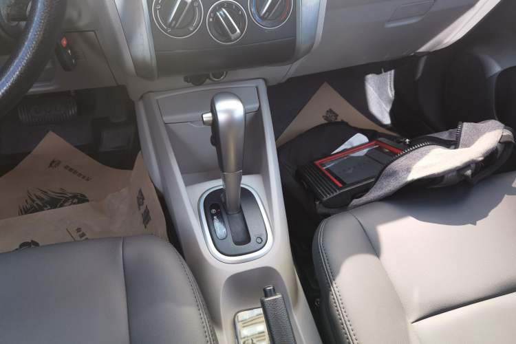 Used Venucia R50 2015 1.6L Automatic Fashion Edition
