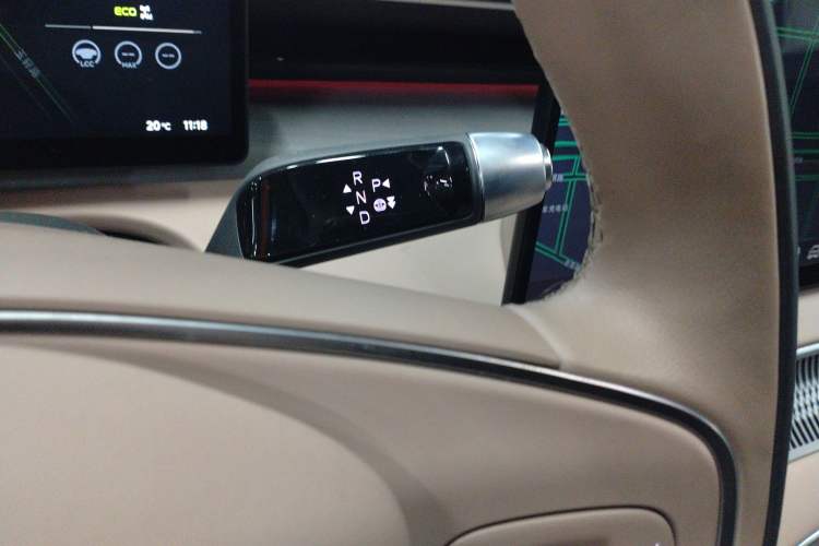 Used XPeng X9 2025 740 Ultra-Long Range Max Gear Lever