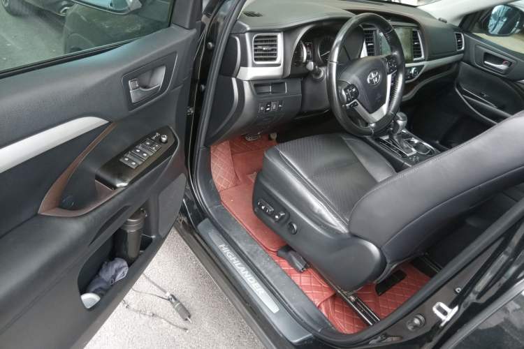 Used Toyota Highlander 2018 2.0T Four-Wheel Drive Luxury Version 7 Seats China VI Standard Driver Seat