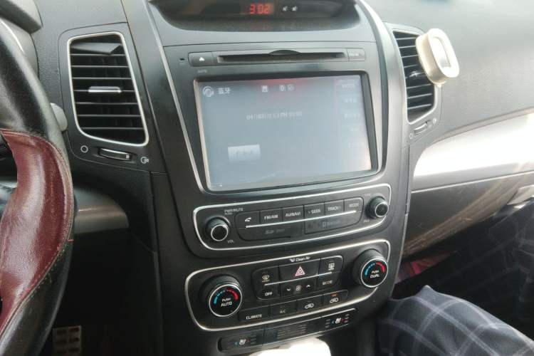 Used Kia Sorento 2013 2.4L 7-Seater Gasoline Supreme Edition China IV Standard