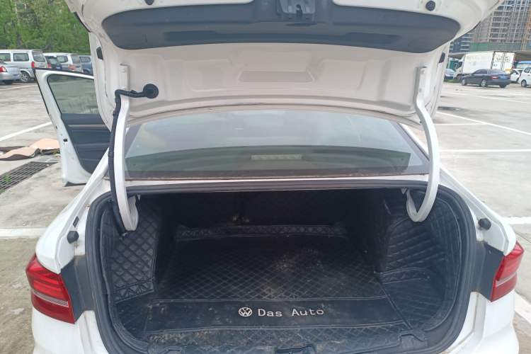 Used Volkswagen Lavida 2019 1.5L Automatic Comfort Edition China VI Standard Trunk