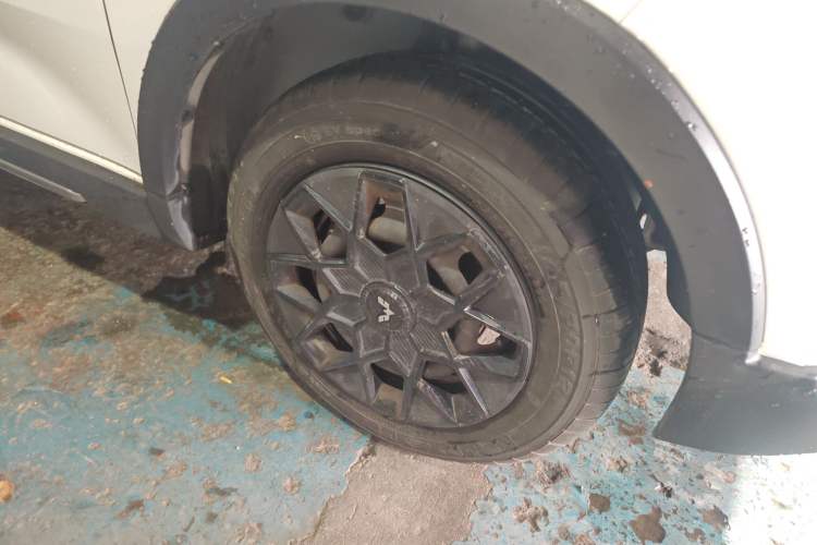 Used Wuling Hongguang MINIEV 2022 GAMEBOY 200km Gaming Edition with Lithium Iron Phosphate Right Front Wheel Hub