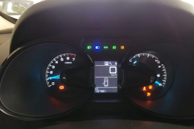 Used Dongfeng Aeolus AX7 2015 2.0L Automatic Zhiyi Trim
