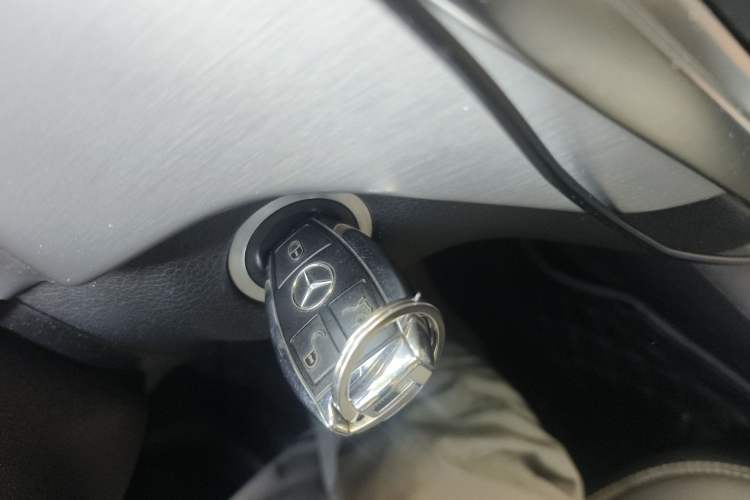 Used Mercedes-Benz M-Class 2015 ML 320 4MATIC Vehicle Key