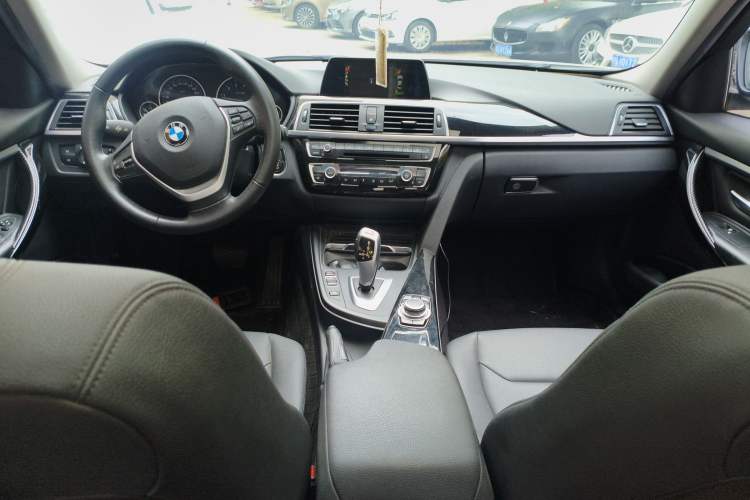 Used BMW 3 Series 2016 320Li Fashion Model Center Console