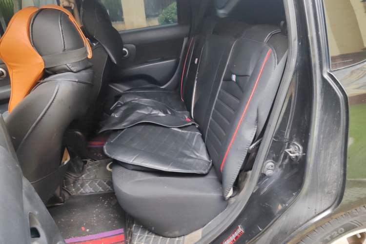 Used Nissan Livina 2010 Jingyue Edition 1.6L Manual All-Around Model Left Rear Seat