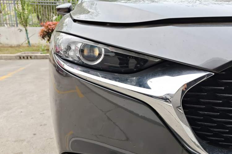 Used Mazda 3 Axela 2020 2.0L Automatic Zhiya Edition Right Front Headlight
