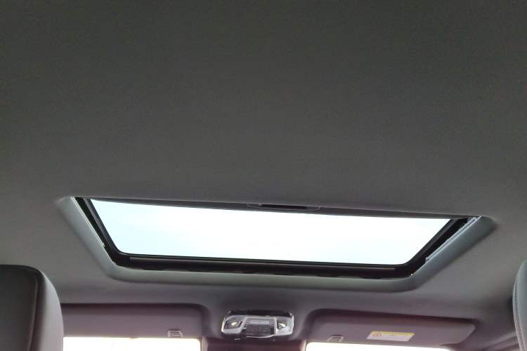 Used 212 T01 2024 2.0T Explorer
