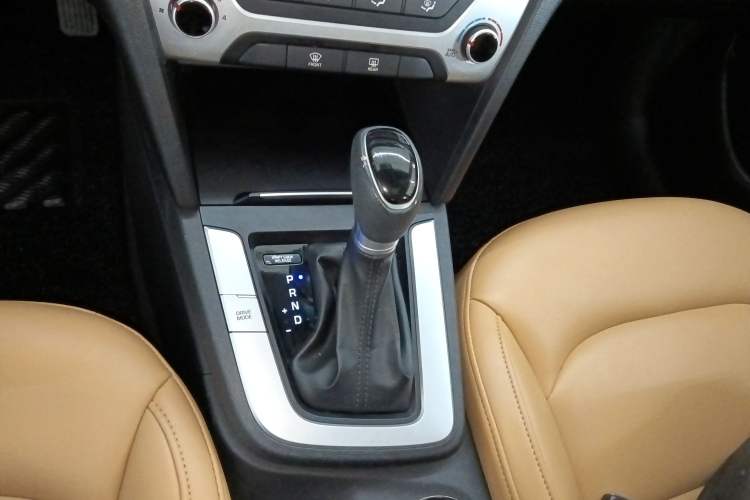 Used Hyundai Elantra (6th Generation / Lingdong) 2016 1.6L Automatic ZhiXuan · Youth Edition
