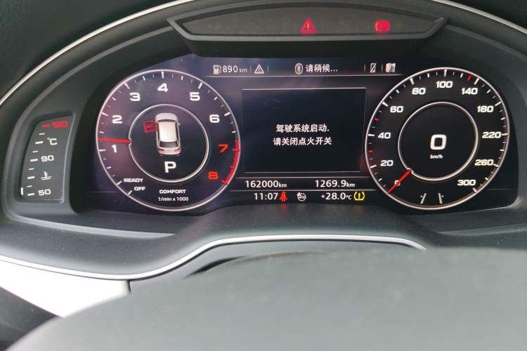 Used Audi Q7 2018 40 TFSI S line Sport Edition Odometer Close Up