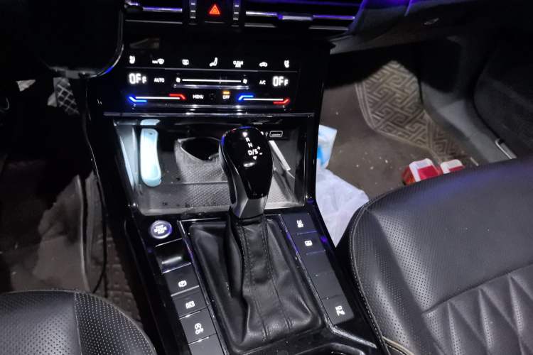 Used Volkswagen Passat 2020 330TSI Prestige Edition China VI Standard Gear Lever