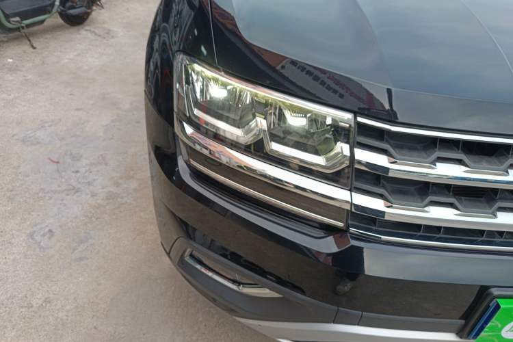 Used Volkswagen Teramont 2017 330TSI Two-Wheel-Drive Luxury Edition Right Front Headlight