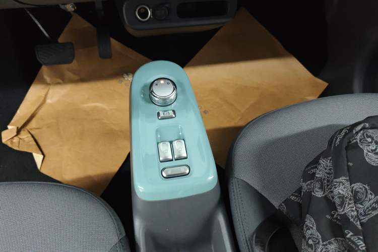 Used CHANGAN NEVO Lumin 2022 155 km – Refreshingly Sweet Edition Gear Lever