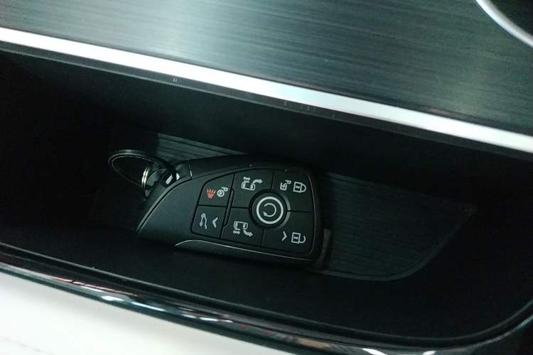 Used Buick GL8 New Energy 2024 Lu Zun Luxury Edition 7-Seater Vehicle Key