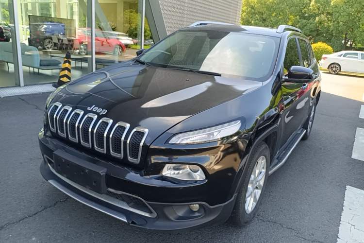 Used Jeep Cherokee 2017 2.0L Superior Edition Guazi used car, China used car export, Used car for sale, Used  cars, Cheapest cars for sale