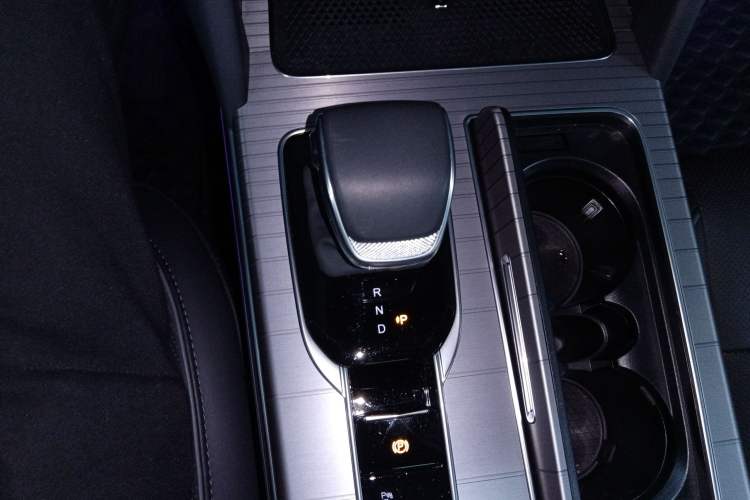 Used Hongqi HS7 PHEV 2024 2.0T PHEV Four-Wheel Drive Flagship Edition 6 Seats
