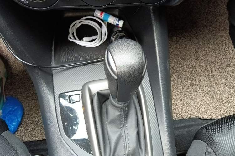 Used Mazda 3 Axela 2017 Sedan 1.5L Automatic Comfort Model Emission Standard China V Gear Lever