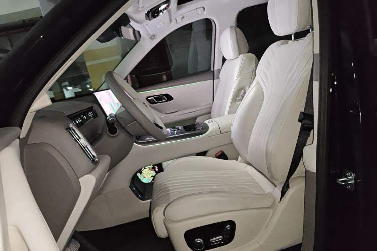 Used Geely Galaxy M9 2025 Model 210km Four-Wheel-Drive Leading Edition
