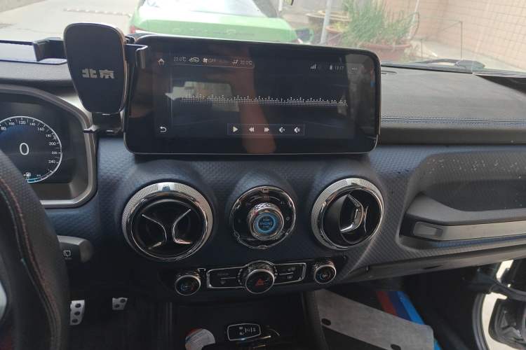 Used BAIC Off-Road BJ40 2018 PLUS 2.3T Automatic Four-Wheel Drive Flagship Version China V Emission Standard Audio And AC Panel