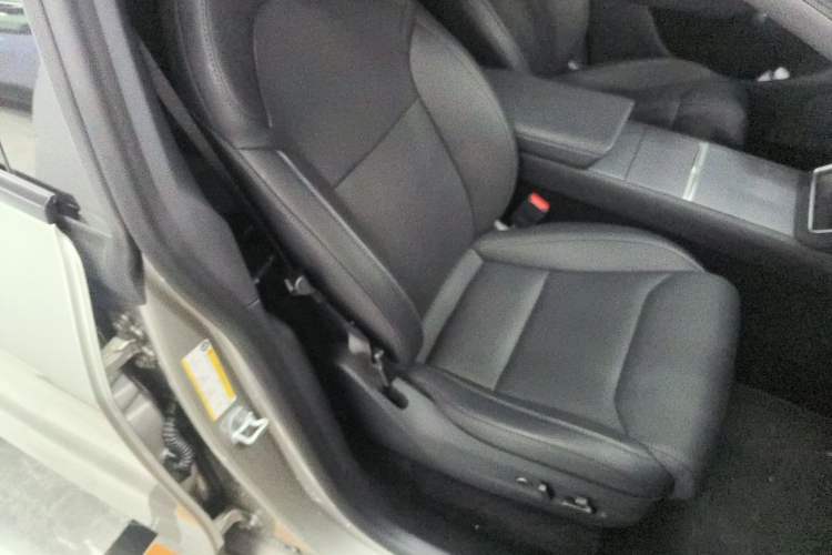 Used Tesla Model Y L 2025 Model Long-Range All-Wheel-Drive Version