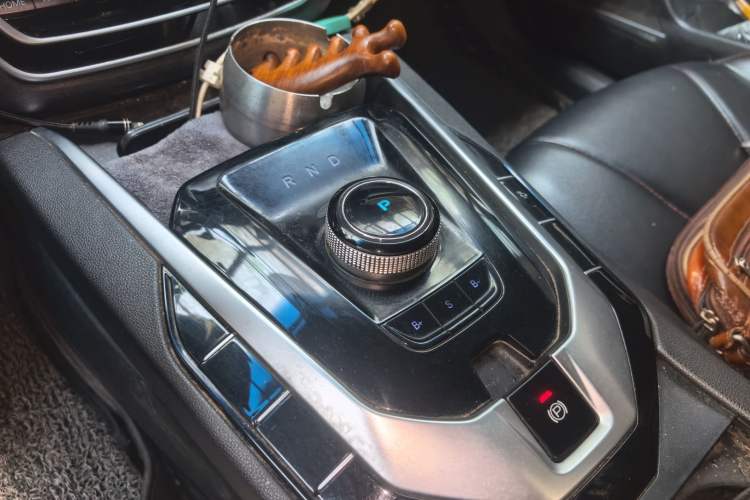 Used BAIC Beijing EU5 2019 R500 Smart Wind Edition Gear Lever