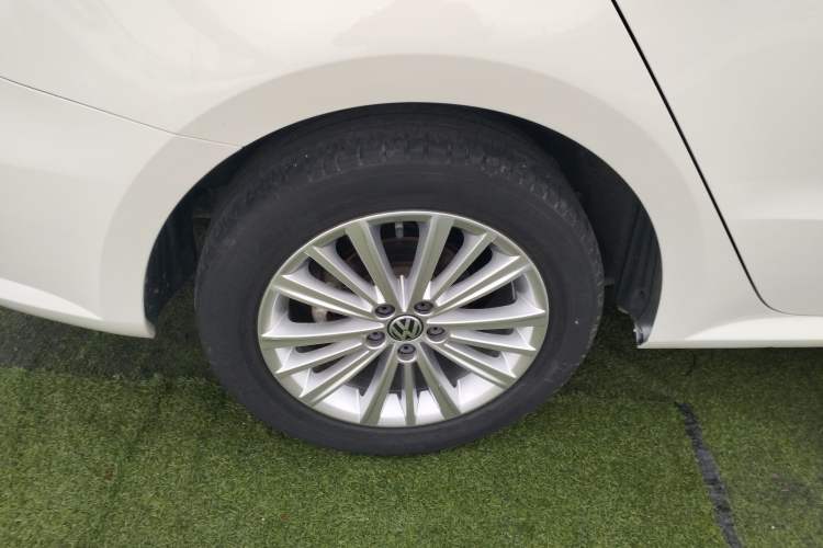 Used Volkswagen Gran Lavida 2013 1.6L Manual Comfort Model