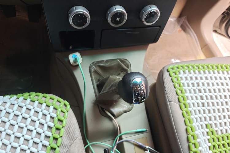 Used Leopaard Feiting 2010 Fashion Edition 1.5L Two-Wheel Drive Comfort Version Gear Lever