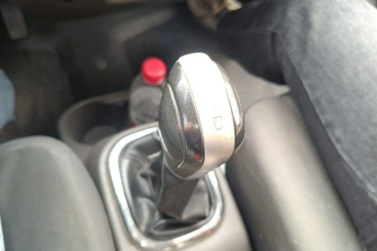 Used Dongfeng Yufeng EM26 2023 Standard Edition 41.472 kWh Henan Lithium Power Gear Lever