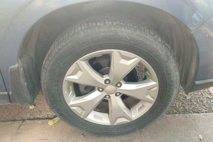 Used Subaru Forester 2014 2.5i Automatic Elite Edition Right Front Wheel Hub
