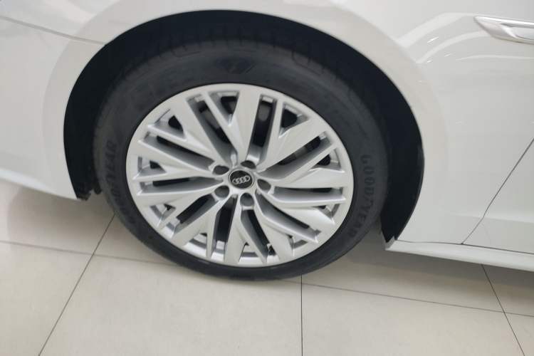 Used Audi A7L 2024 45TFSI S-line Dream-Building Edition Flow Crystal Package
