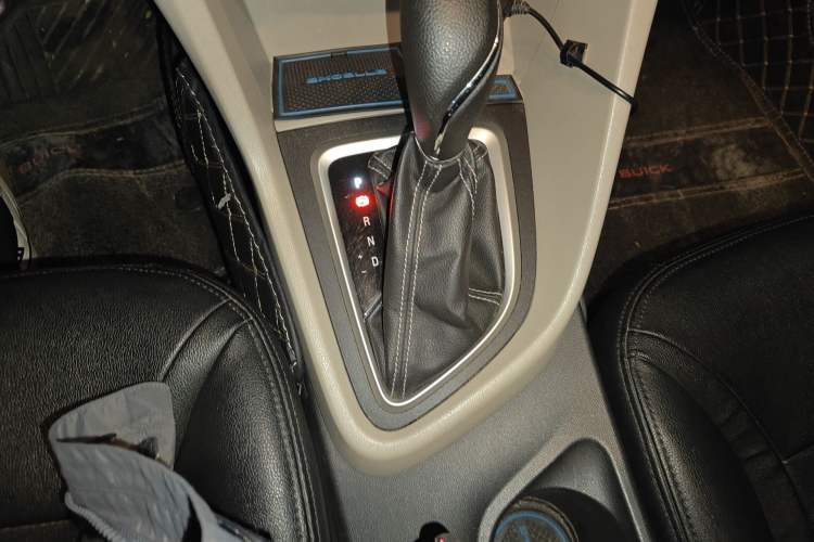 Used Buick GT 2015 15N Automatic Elite Version Gear Lever