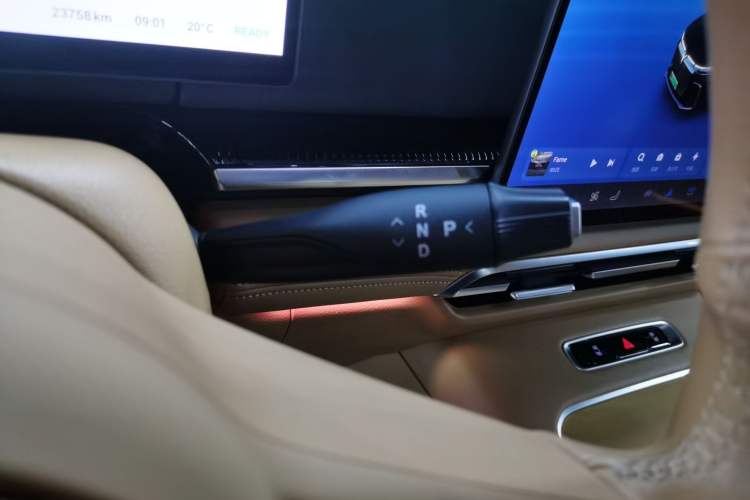 Used VOYAH Dream 2025 PHEV Four-Wheel Drive Prestige Kunpeng Edition