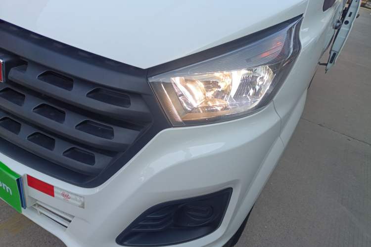 Used Jinbei Gold Hiace M Classic 2024 1.5L Engineering Lion Passenger Vehicle 5 Seats