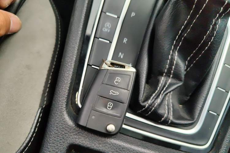 Used Volkswagen Golf 2016 1.4TSI Automatic R-Line Vehicle Key